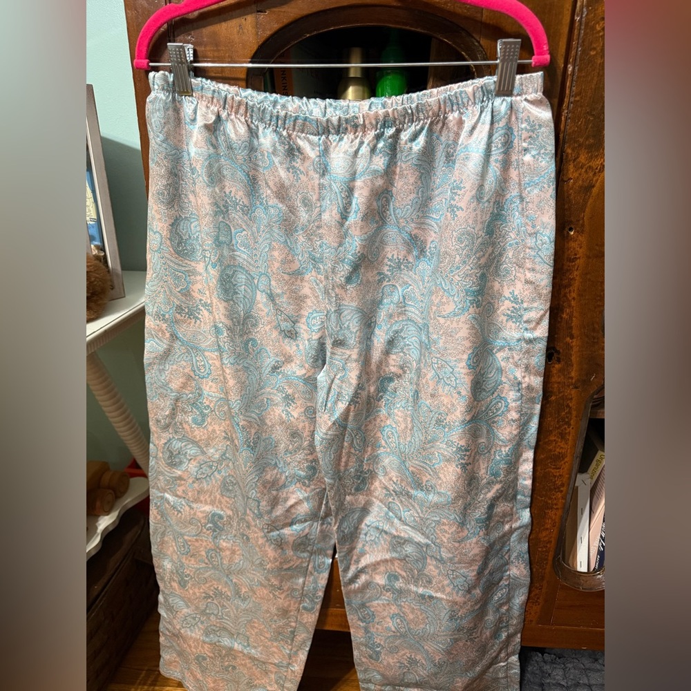 Miss Elaine 2 piece pajama set sz large pink and blue paisley satin - Picture 7 of 8